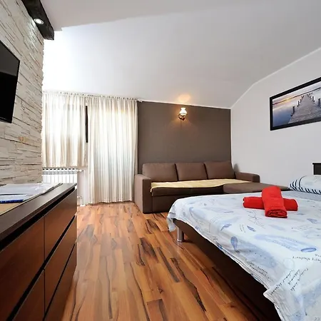 In Zadar Riviera 8126 Apartment Sukosan