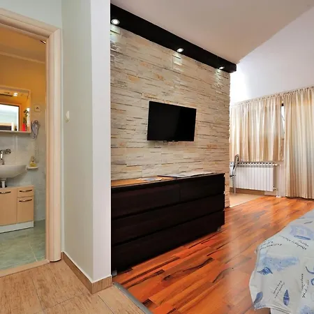 In Zadar Riviera 8126 Apartamento Sukošan